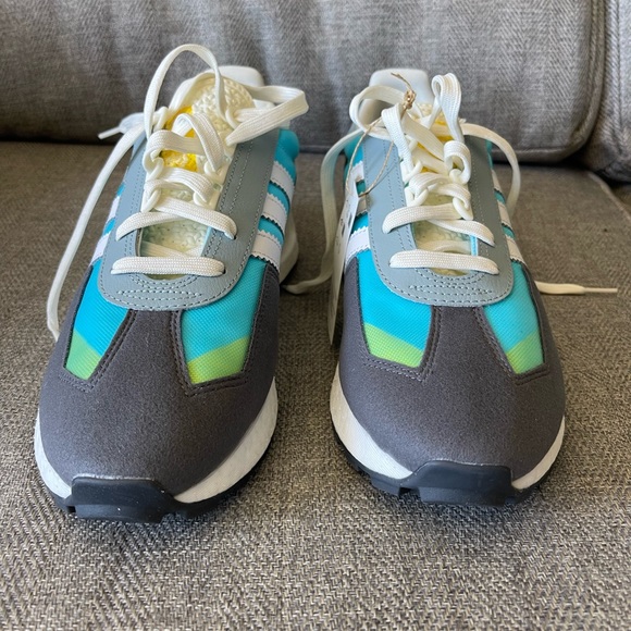 Adidas retropy es new in box. Size 10 - Picture 2 of 9